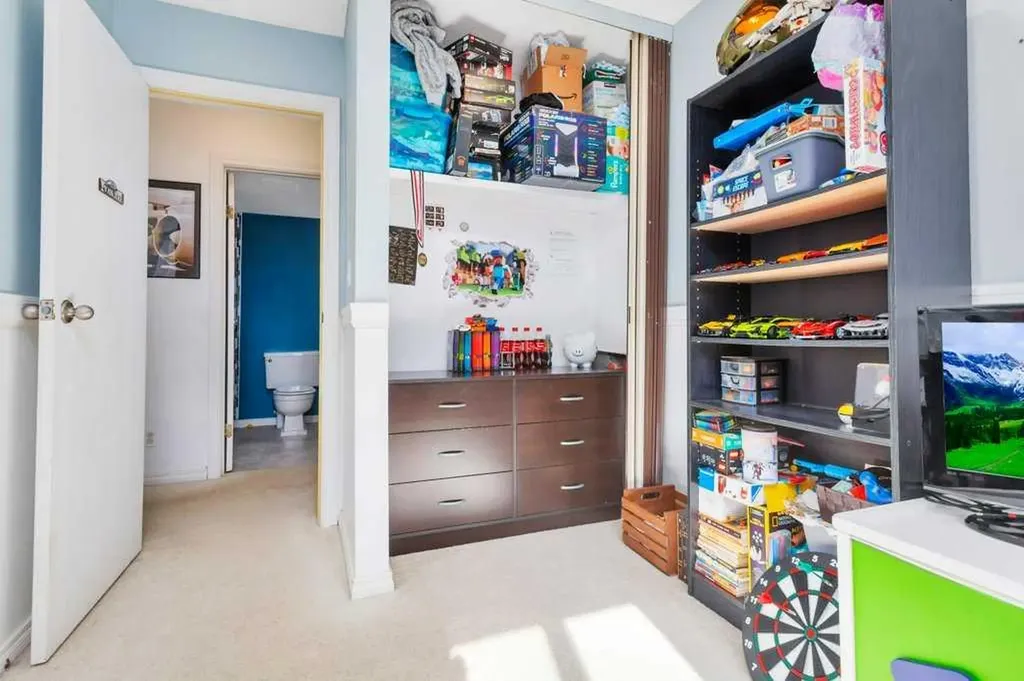 80 Piper Drive Red Deer AB T4P 1H8