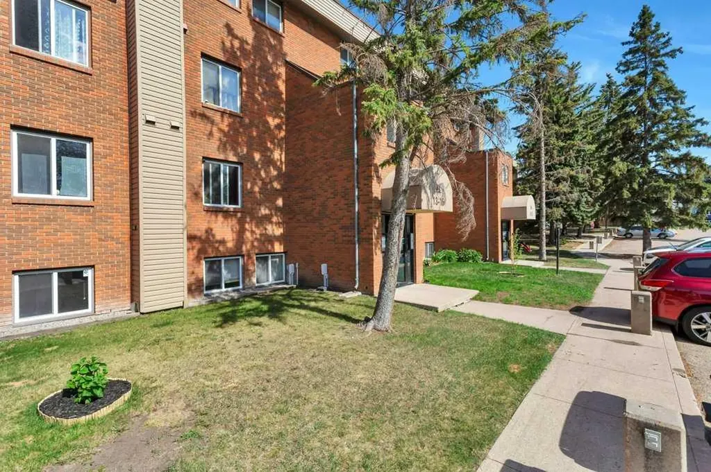 80 Piper Drive Red Deer AB T4P 1H8