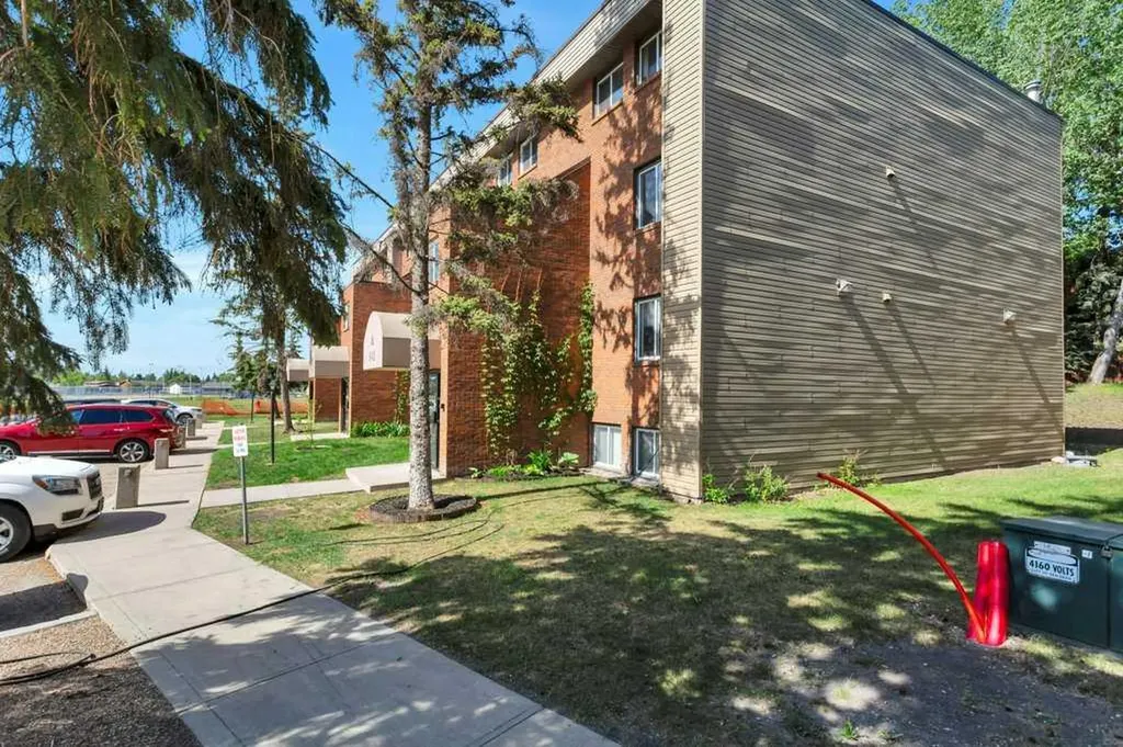 80 Piper Drive Red Deer AB T4P 1H8