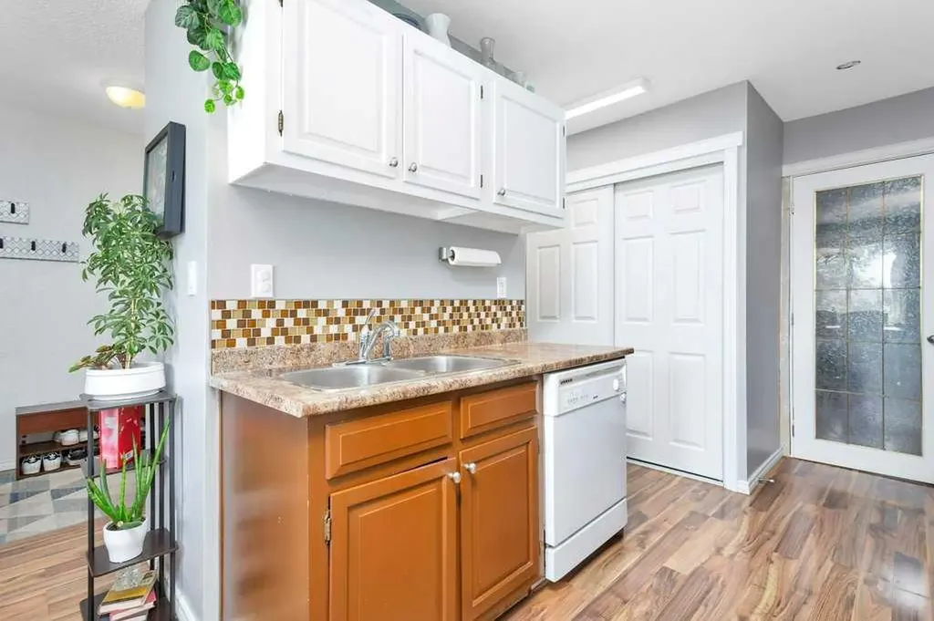 80 Piper Drive Red Deer AB T4P 1H8