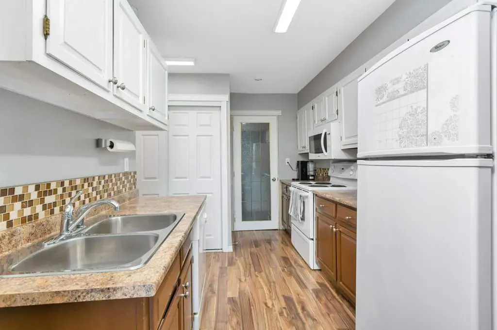80 Piper Drive Red Deer AB T4P 1H8