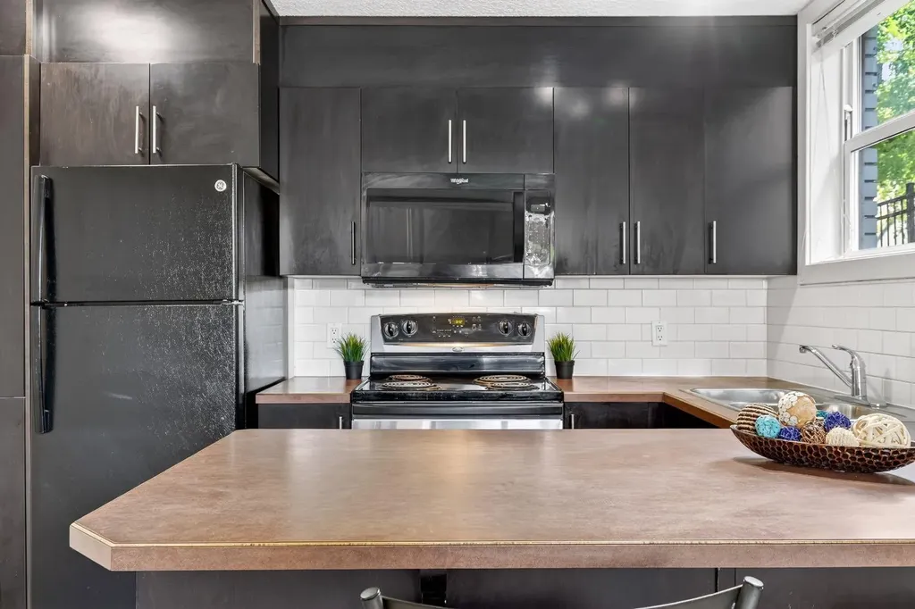 1333 13 Avenue SW Calgary AB T3C 0T4