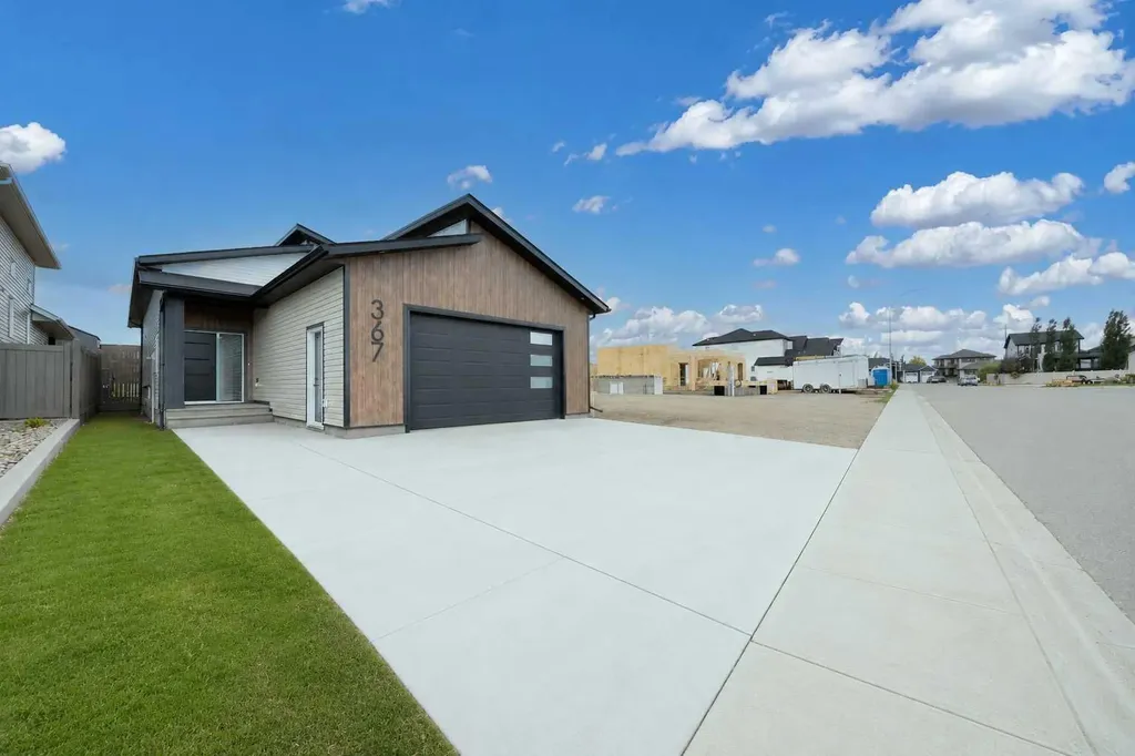 367 Sterling Crescent SE Medicine Hat AB T1B0P6