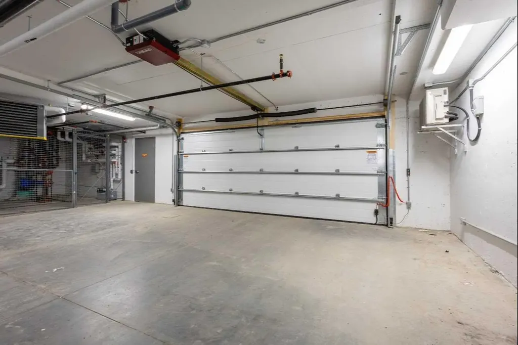 205 Spring Creek Common SW Calgary AB T3H 6H4