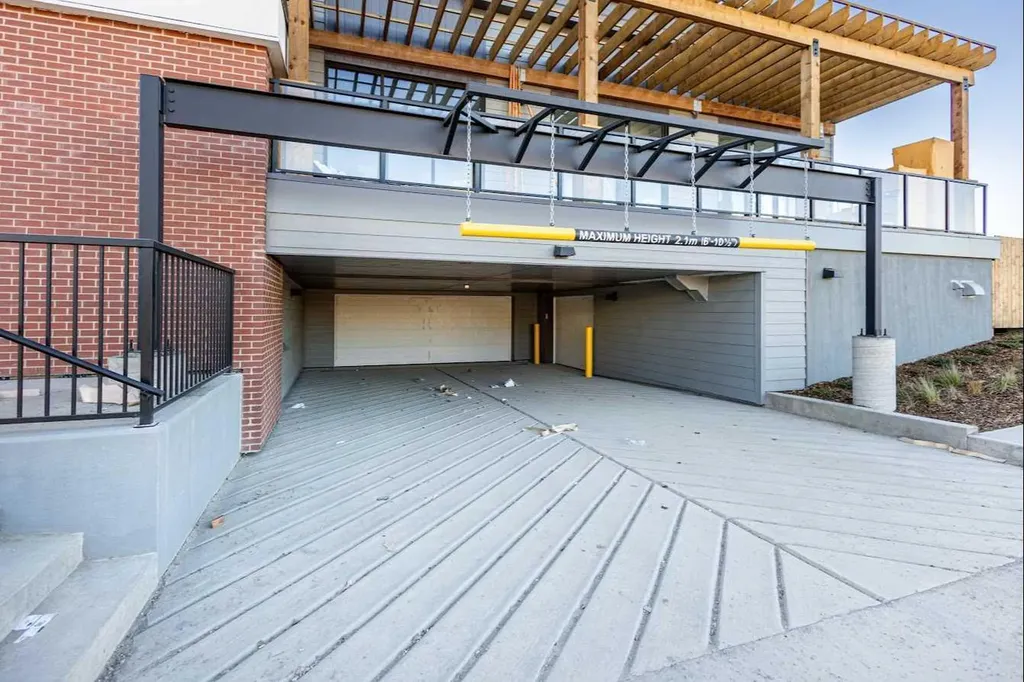 205 Spring Creek Common SW Calgary AB T3H 6H4