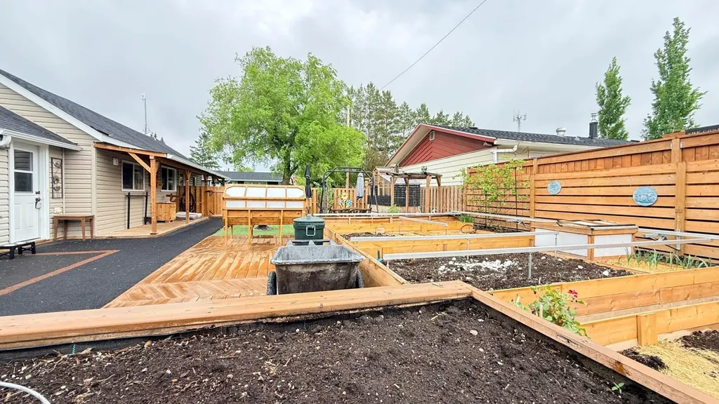 106 1 Street W Lashburn SK S0M 1H0