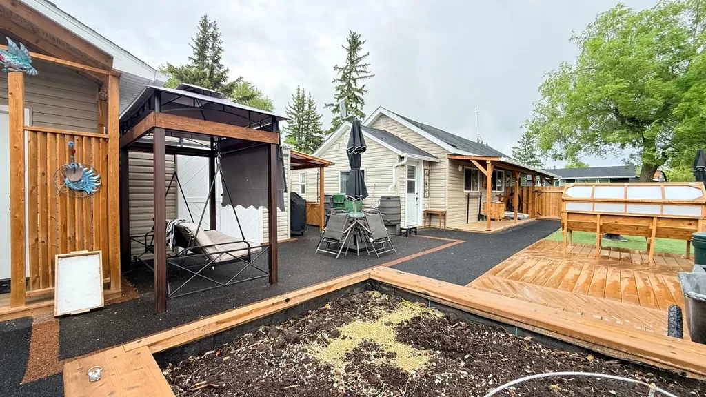 106 1 Street W Lashburn SK S0M 1H0