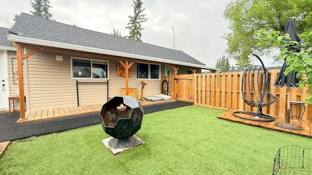 106 1 Street W Lashburn SK S0M 1H0