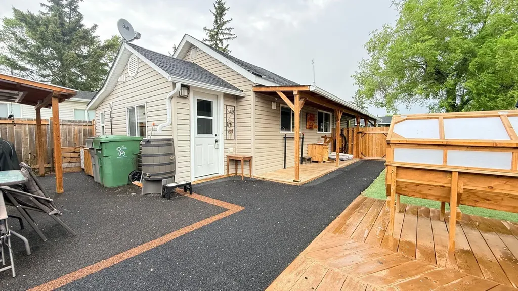 106 1 Street W Lashburn SK S0M 1H0