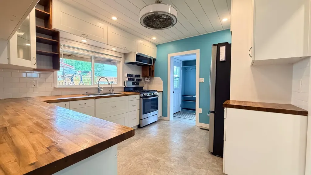 106 1 Street W Lashburn SK S0M 1H0