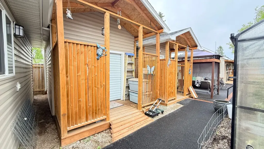 106 1 Street W Lashburn SK S0M 1H0