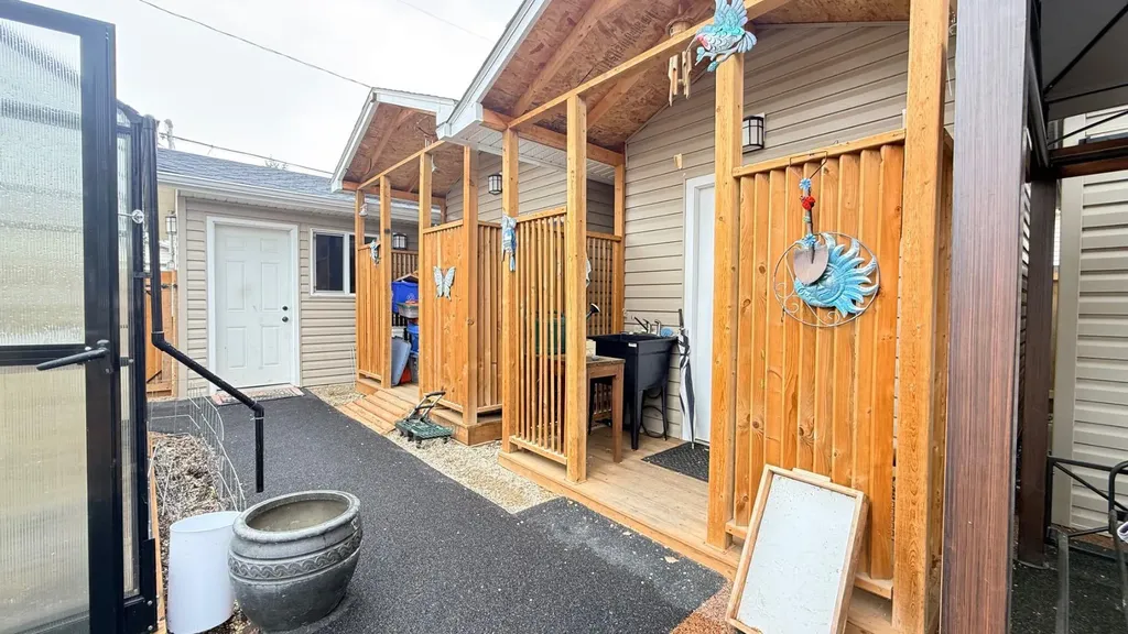 106 1 Street W Lashburn SK S0M 1H0