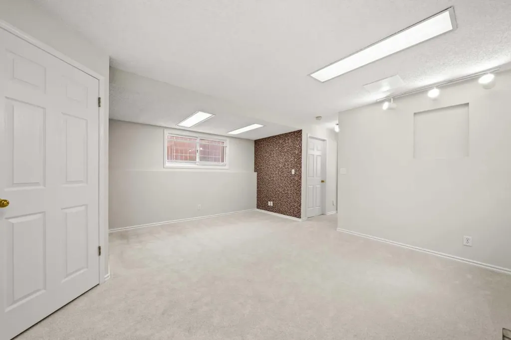 107 Tararidge Close NE Calgary AB T3J 2P1