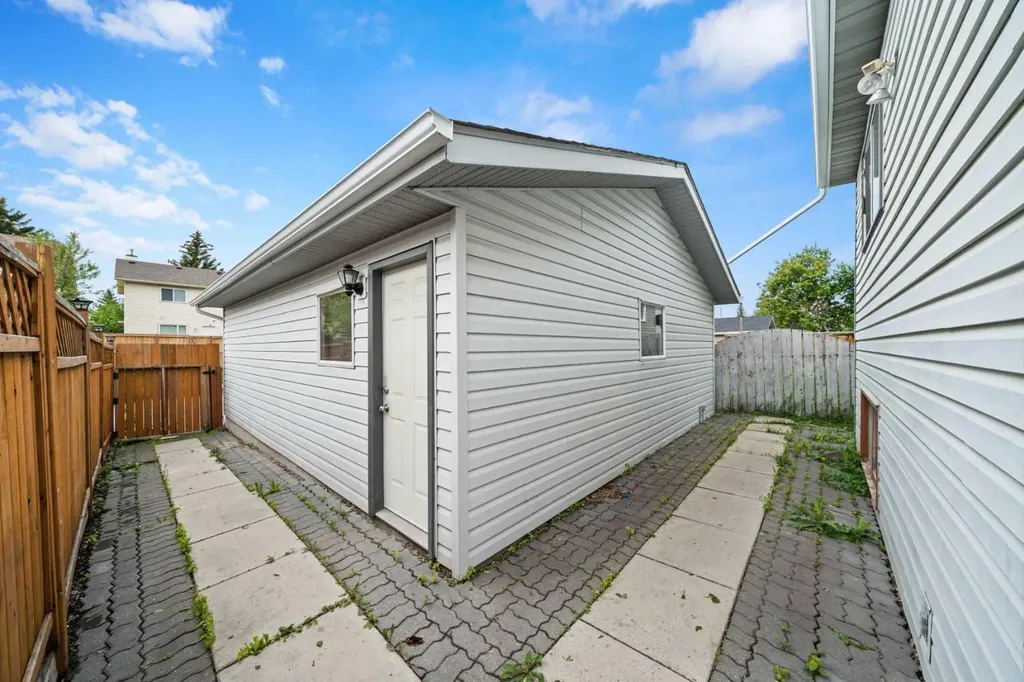 107 Tararidge Close NE Calgary AB T3J 2P1
