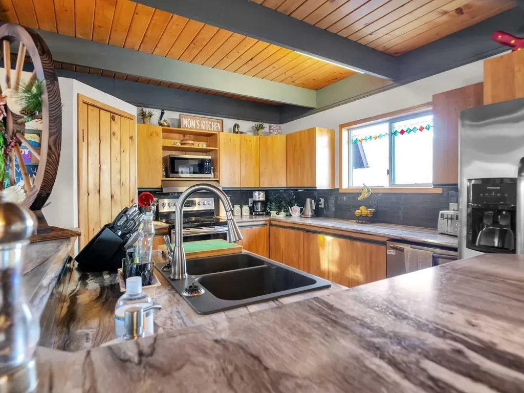 20 Lakeshore Drive Rural Ponoka County AB T0C 2J0