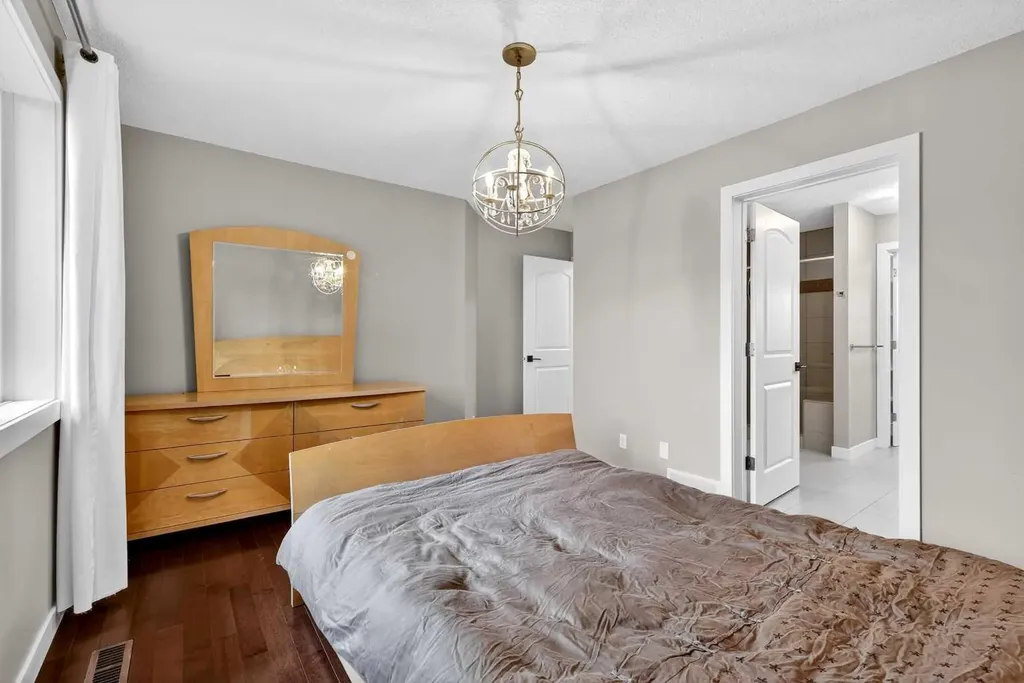 68 Westland Crescent SW Calgary AB T3H 0W1