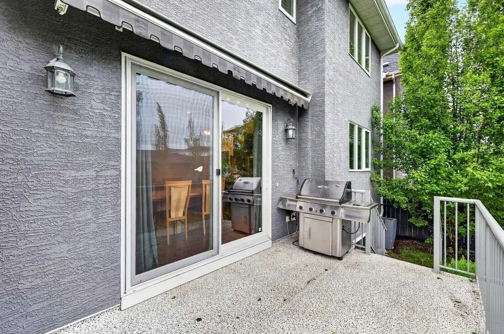 68 Westland Crescent SW Calgary AB T3H 0W1