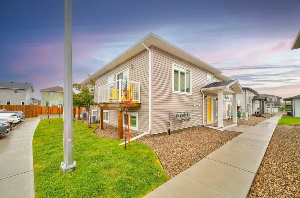 210 Firelight Way W Lethbridge AB T1J5T3