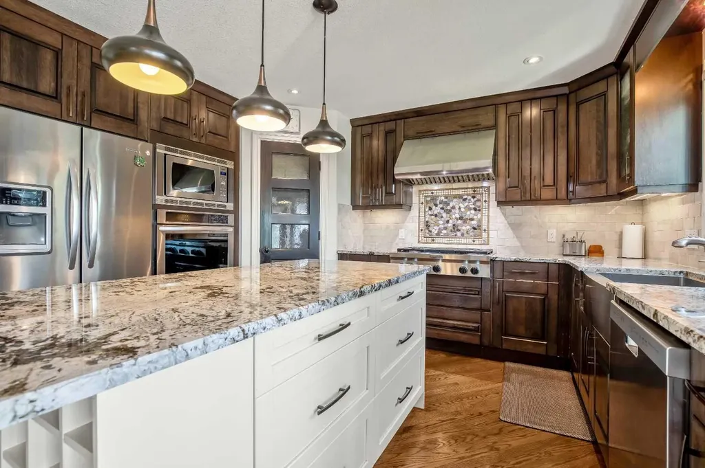 59 Signature Heights SW Calgary AB T3H 3C1