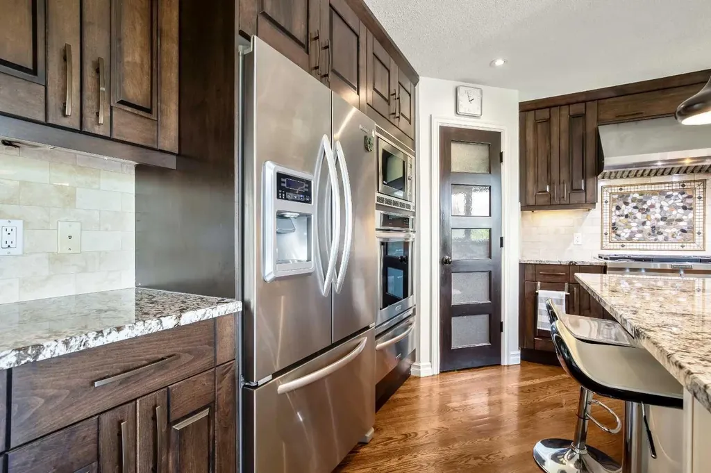 59 Signature Heights SW Calgary AB T3H 3C1