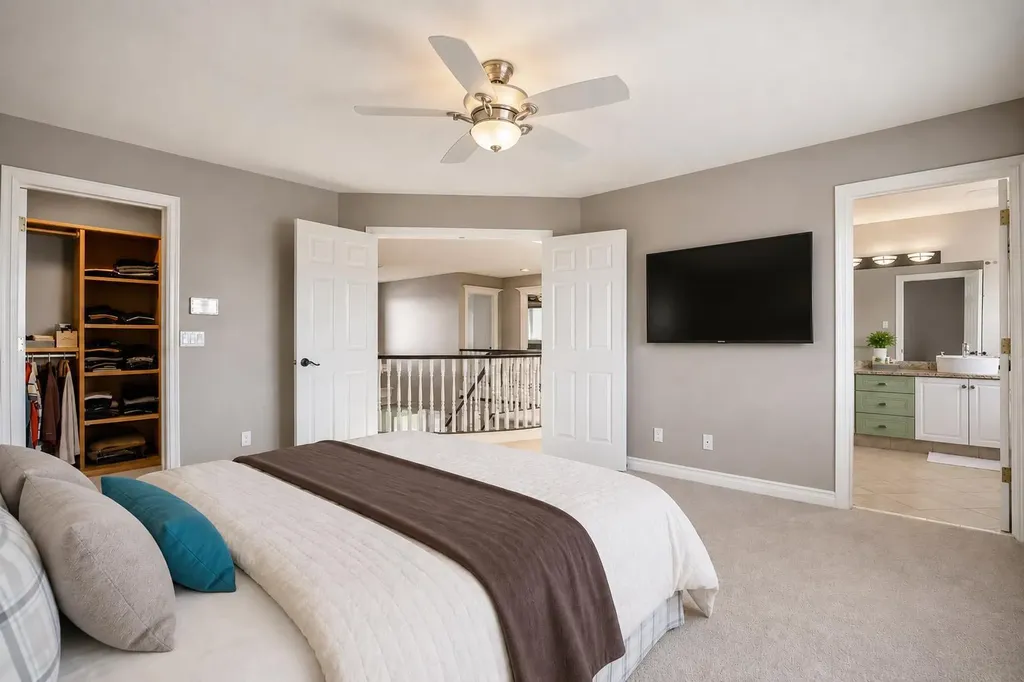 59 Signature Heights SW Calgary AB T3H 3C1