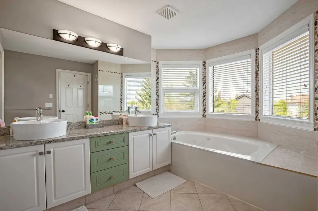 59 Signature Heights SW Calgary AB T3H 3C1