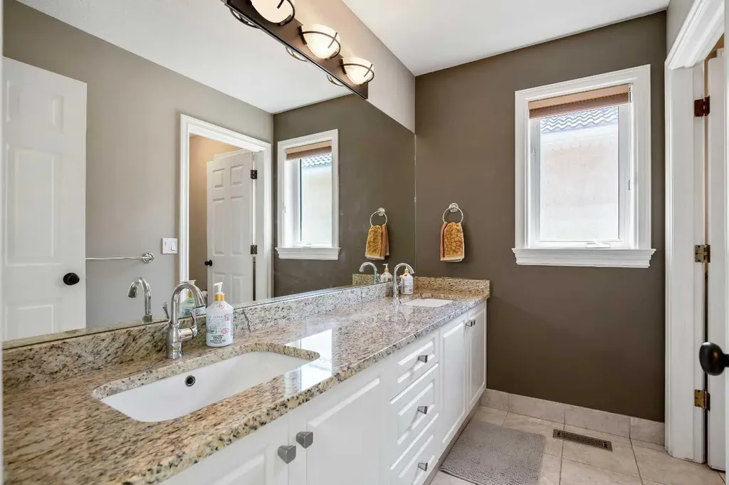 59 Signature Heights SW Calgary AB T3H 3C1