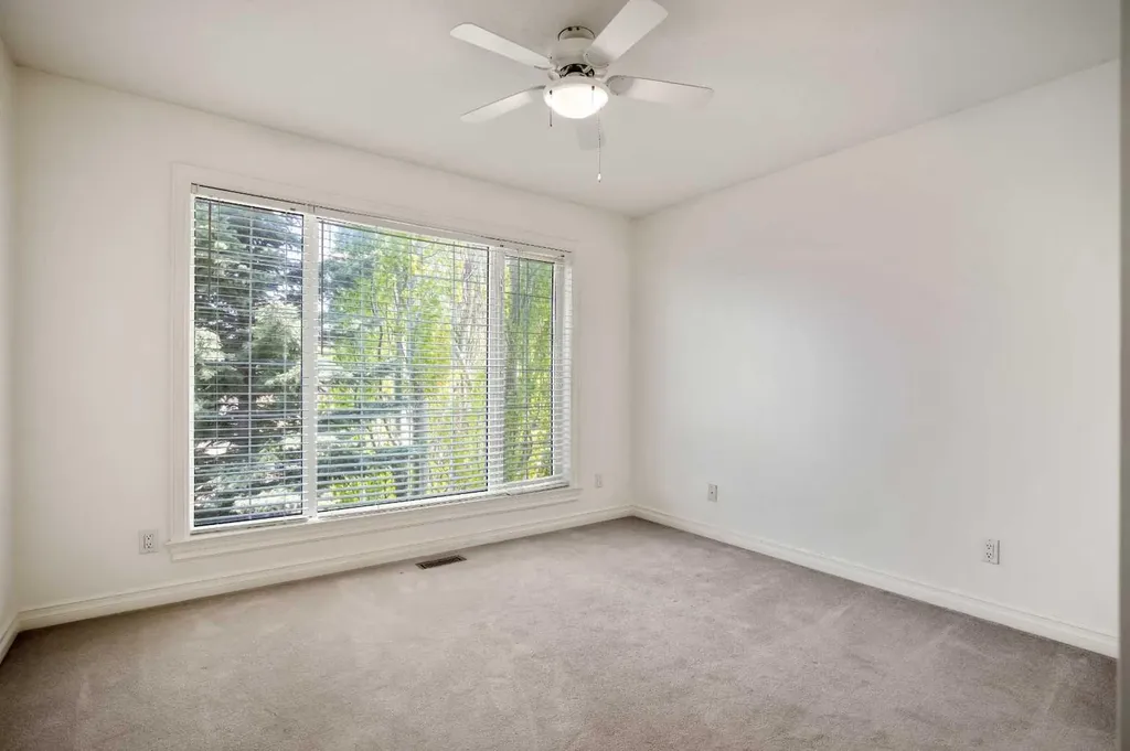 59 Signature Heights SW Calgary AB T3H 3C1