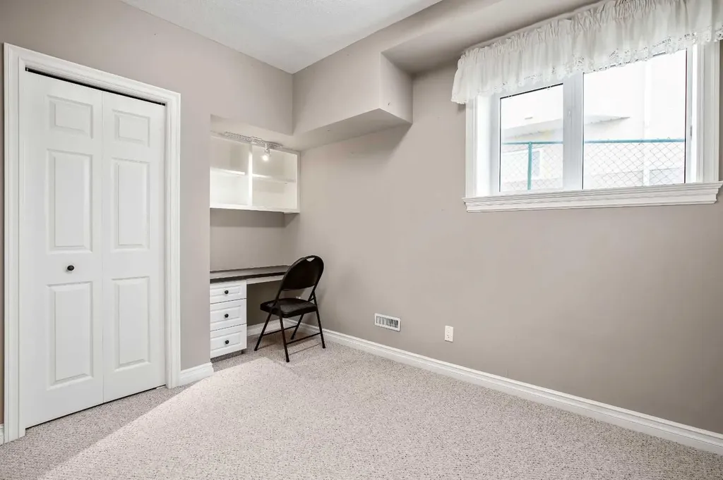 59 Signature Heights SW Calgary AB T3H 3C1