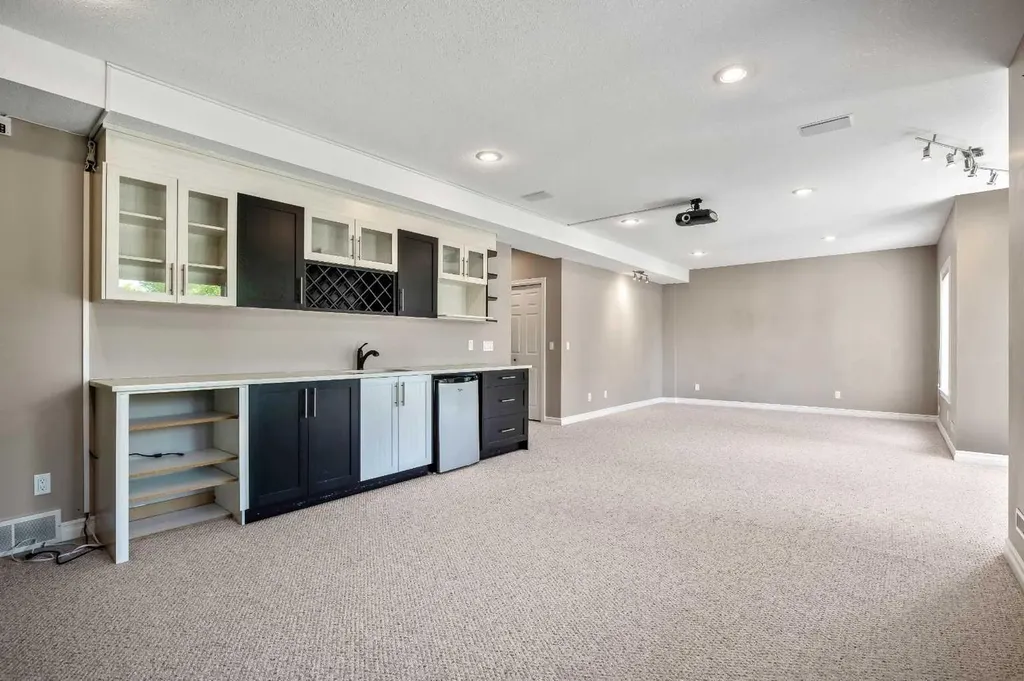 59 Signature Heights SW Calgary AB T3H 3C1