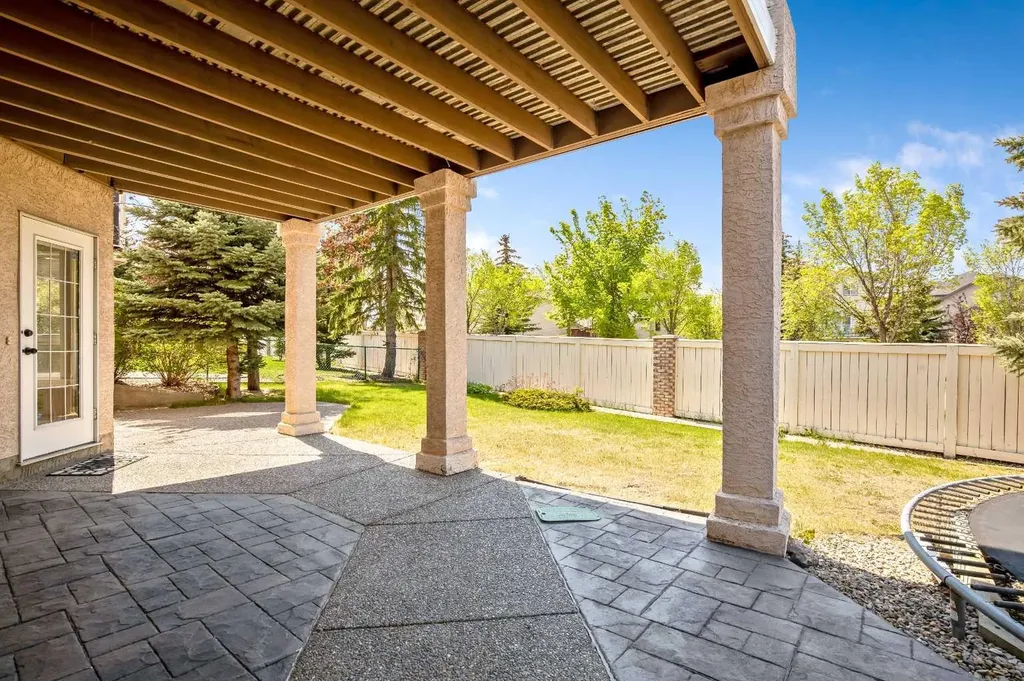 59 Signature Heights SW Calgary AB T3H 3C1