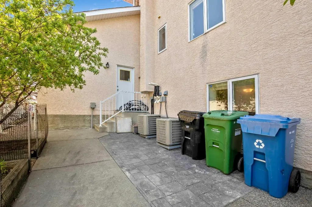 59 Signature Heights SW Calgary AB T3H 3C1
