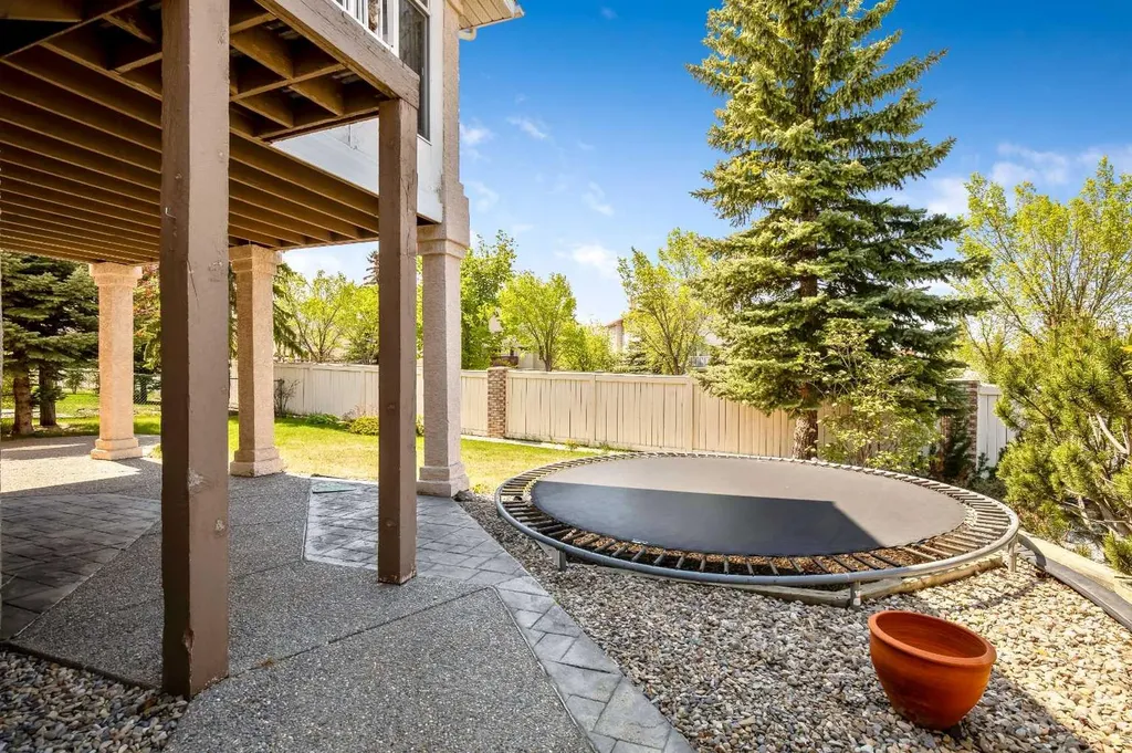 59 Signature Heights SW Calgary AB T3H 3C1