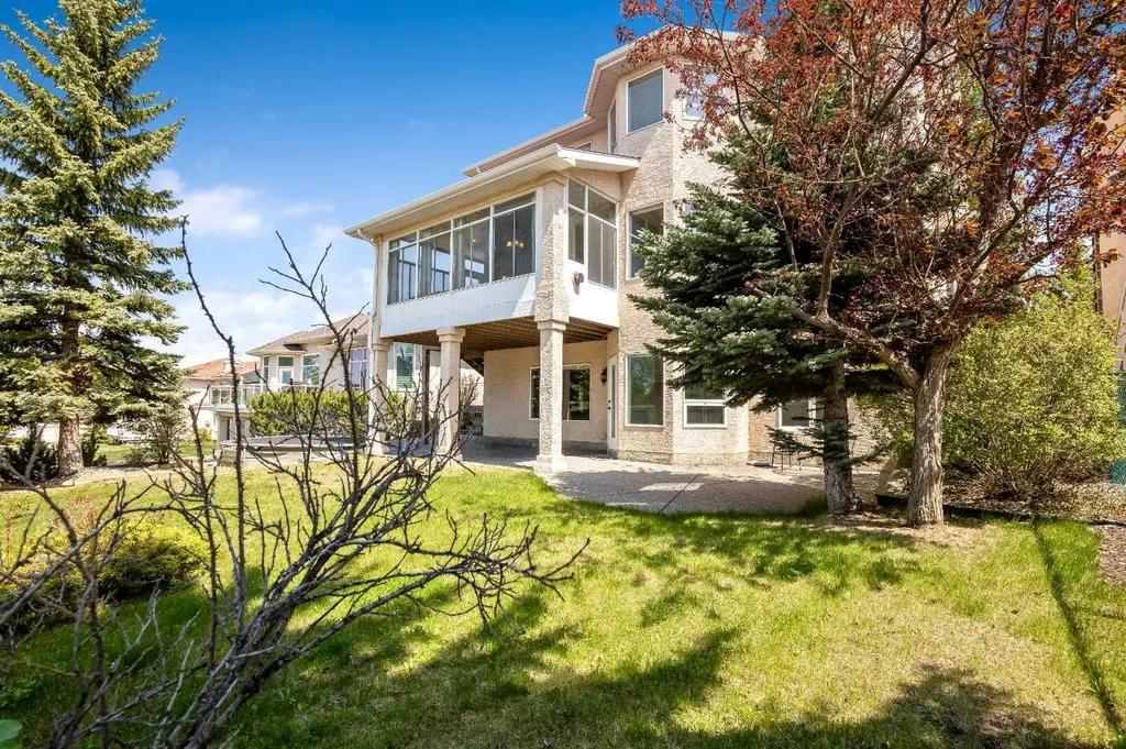 59 Signature Heights SW Calgary AB T3H 3C1