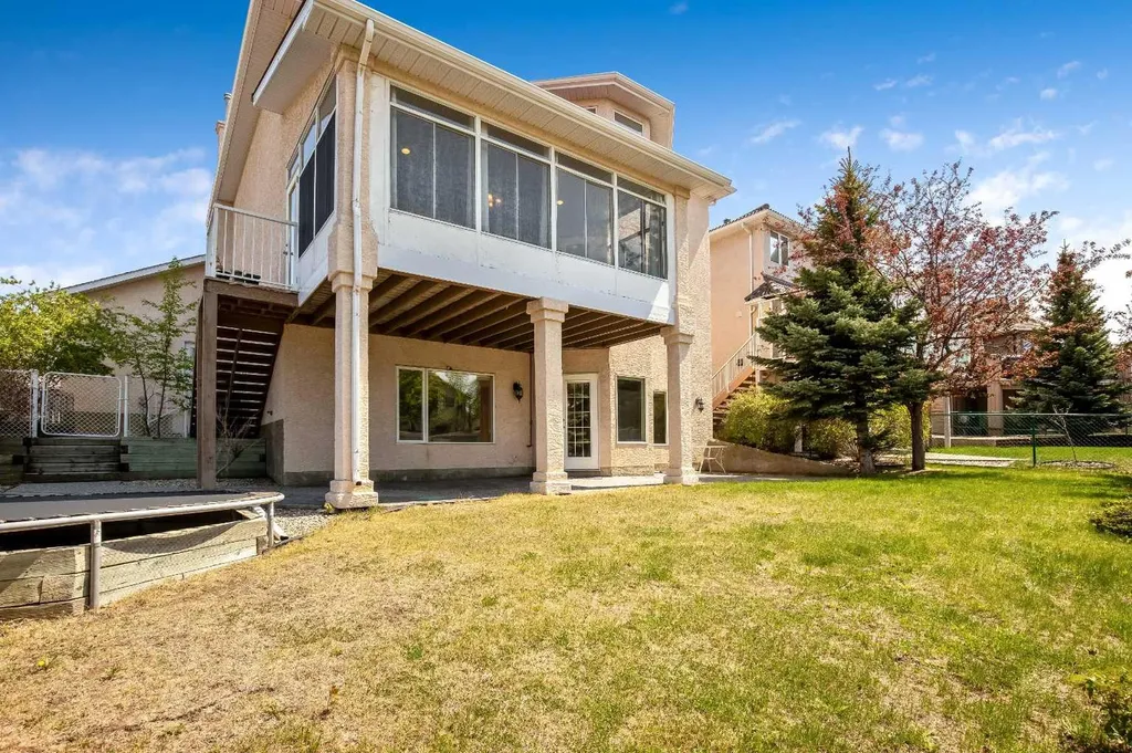 59 Signature Heights SW Calgary AB T3H 3C1