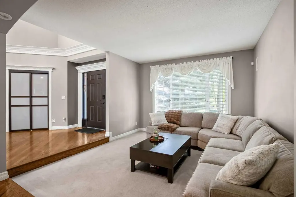 59 Signature Heights SW Calgary AB T3H 3C1