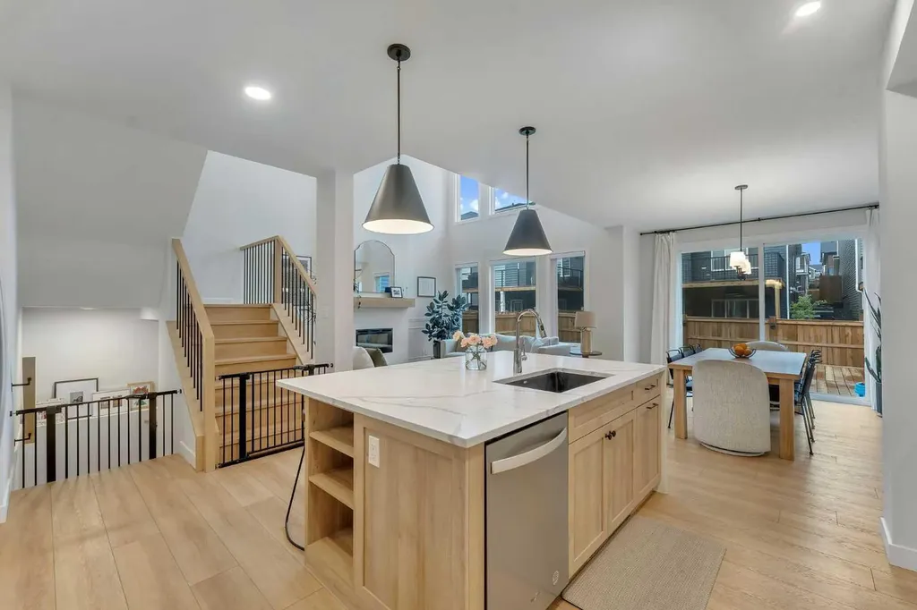 121 Amblehurst Green NW Calgary AB T3P 1W8
