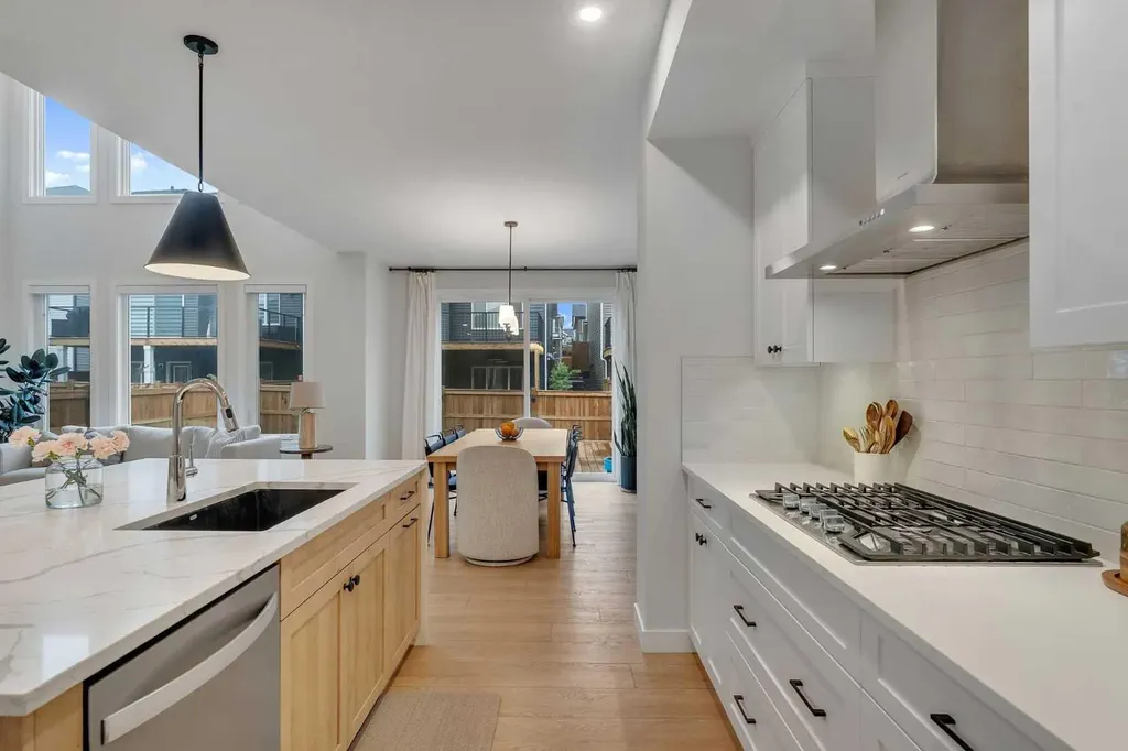 121 Amblehurst Green NW Calgary AB T3P 1W8