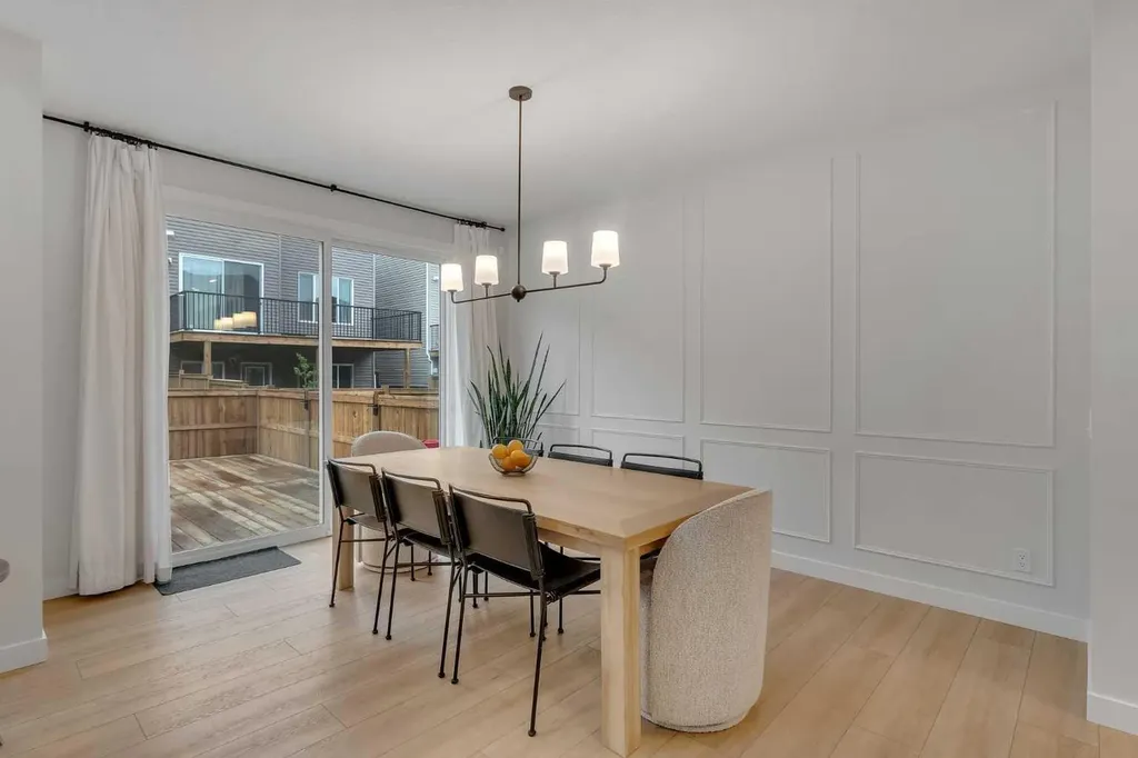 121 Amblehurst Green NW Calgary AB T3P 1W8