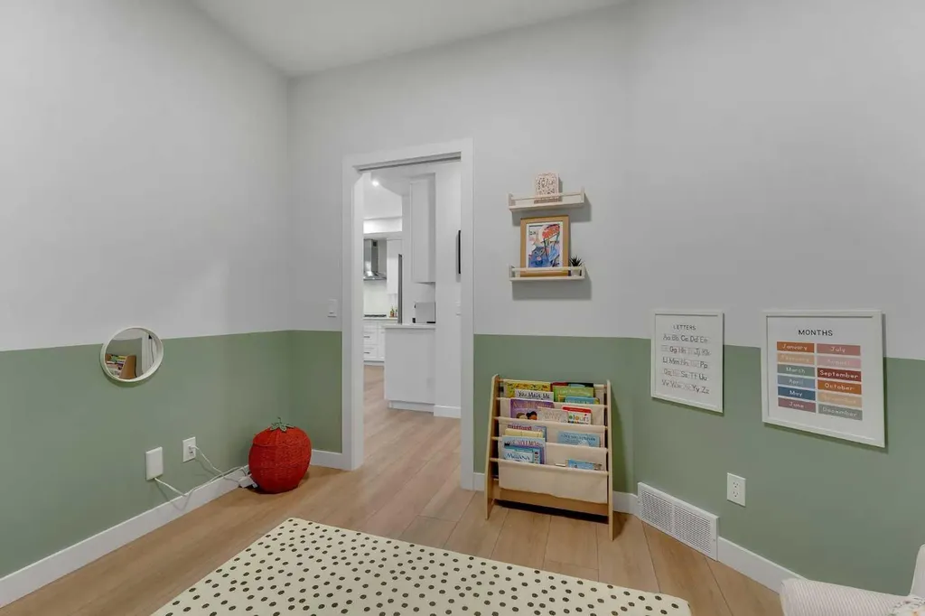 121 Amblehurst Green NW Calgary AB T3P 1W8