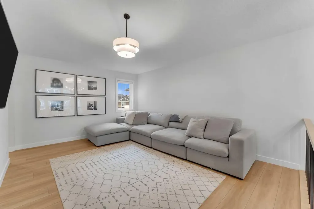 121 Amblehurst Green NW Calgary AB T3P 1W8