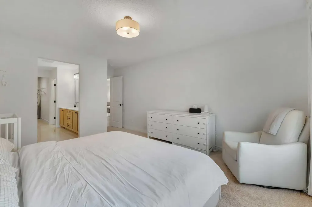 121 Amblehurst Green NW Calgary AB T3P 1W8