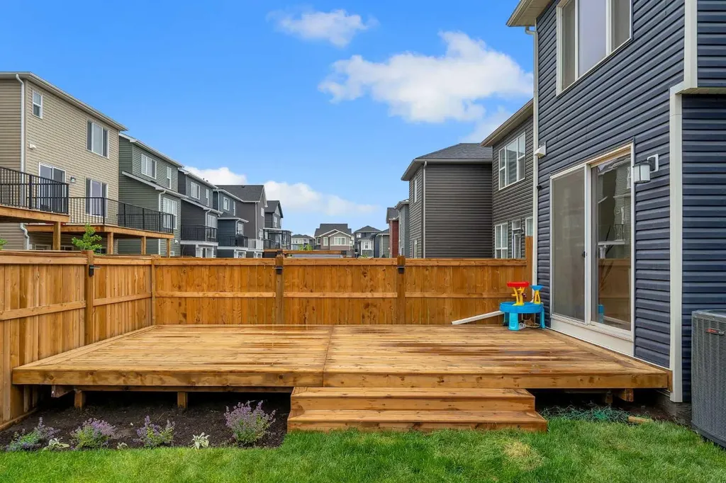 121 Amblehurst Green NW Calgary AB T3P 1W8