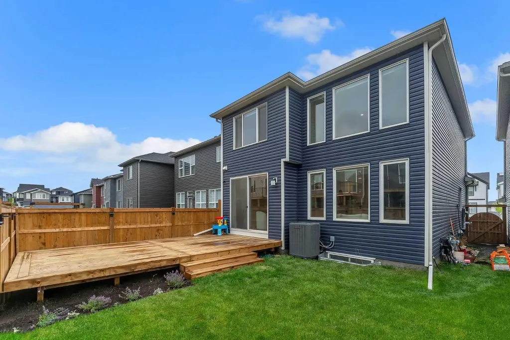 121 Amblehurst Green NW Calgary AB T3P 1W8
