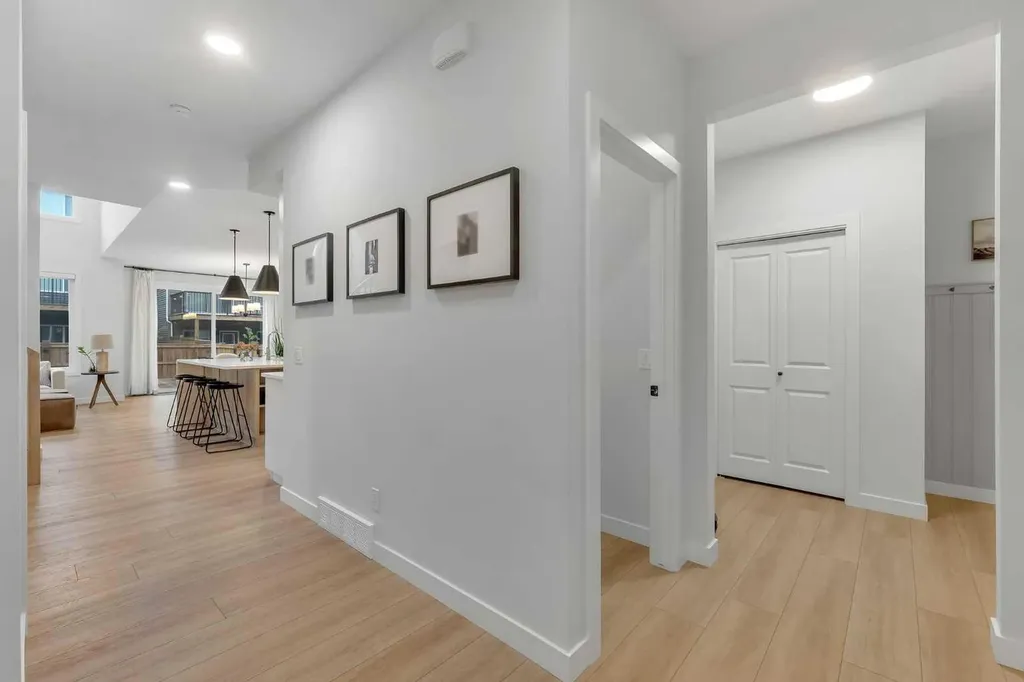 121 Amblehurst Green NW Calgary AB T3P 1W8