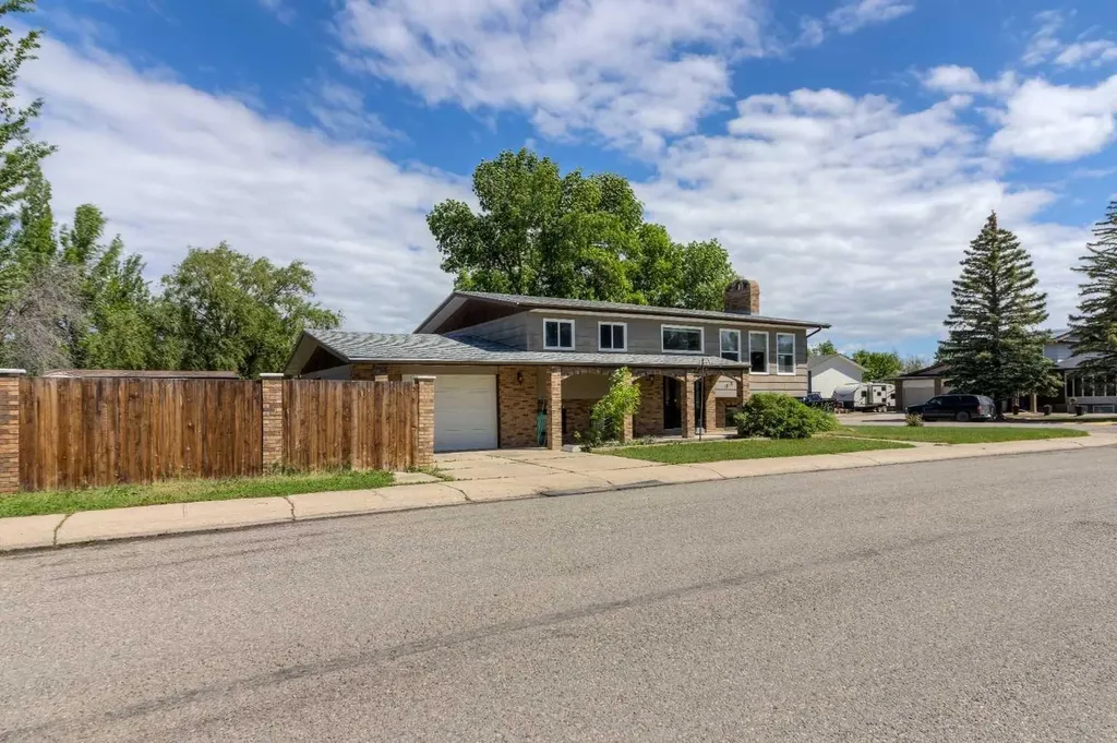1010 22 Avenue Coaldale AB T1M 1B6