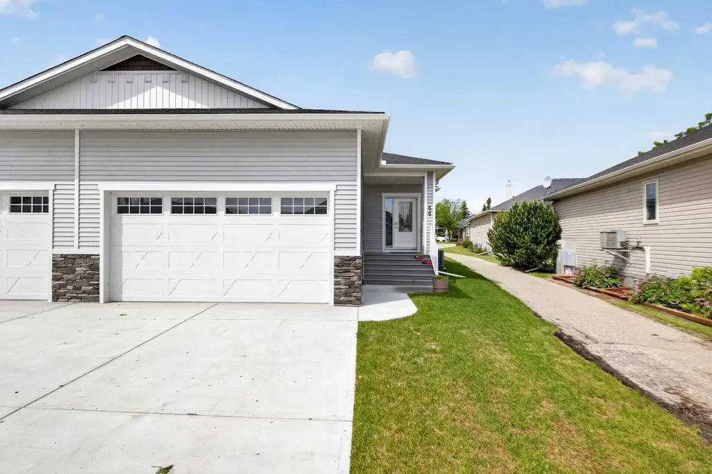 66 Stenlea Gate Carstairs AB T0M0N0