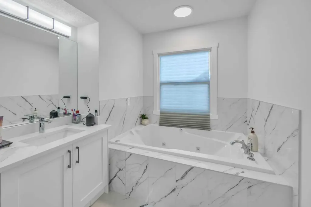 97 Baysprings Gardens SW Airdrie AB T4B 5C6
