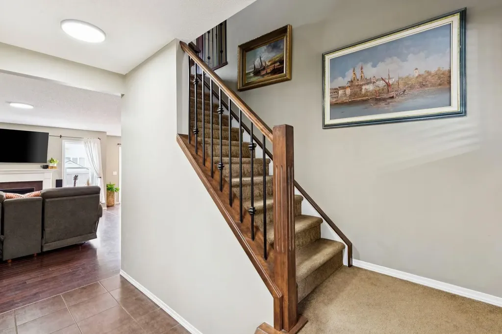 943 Windsong Drive SW Airdrie AB T4B 0N5