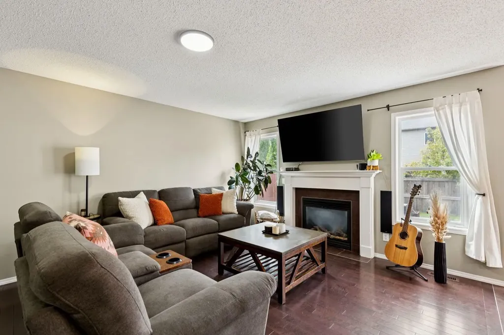 943 Windsong Drive SW Airdrie AB T4B 0N5